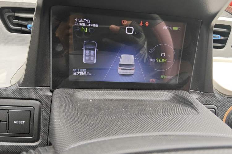 Used Wuling Hongguang MINIEV 2020 Enjoyment Model Lithium Iron Phosphate Odometer Close Up