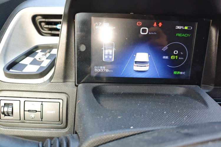 Used Wuling Hongguang MINIEV 2020 Enjoyment Model Lithium Iron Phosphate Odometer Close Up