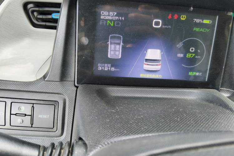 Used Wuling Hongguang MINIEV 2020 Zizai Version Lithium-NMC Odometer Close Up