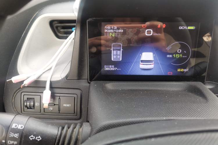 Used Wuling Hongguang MINIEV 2020 Enjoyment Model Lithium Iron Phosphate Odometer Close Up
