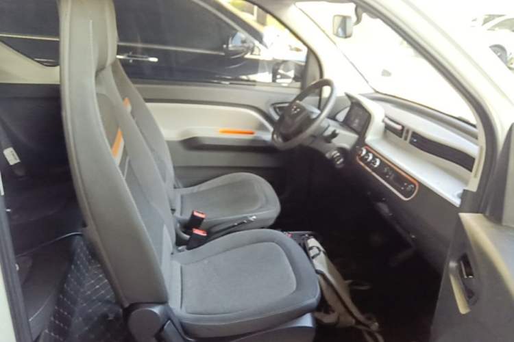 Used Wuling Hongguang MINIEV 2020 Enjoyment Model Lithium Iron Phosphate Right Front Seat