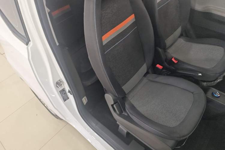 Used Wuling Hongguang MINIEV 2020 Enjoyment Model Lithium Iron Phosphate Right Front Seat