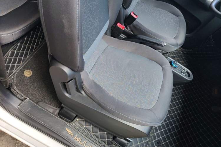 Used Wuling Hongguang MINIEV 2020 Enjoyment Model Lithium Iron Phosphate Right Front Seat