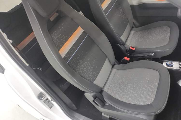 Used Wuling Hongguang MINIEV 2020 Enjoyment Model Lithium Iron Phosphate Right Front Seat