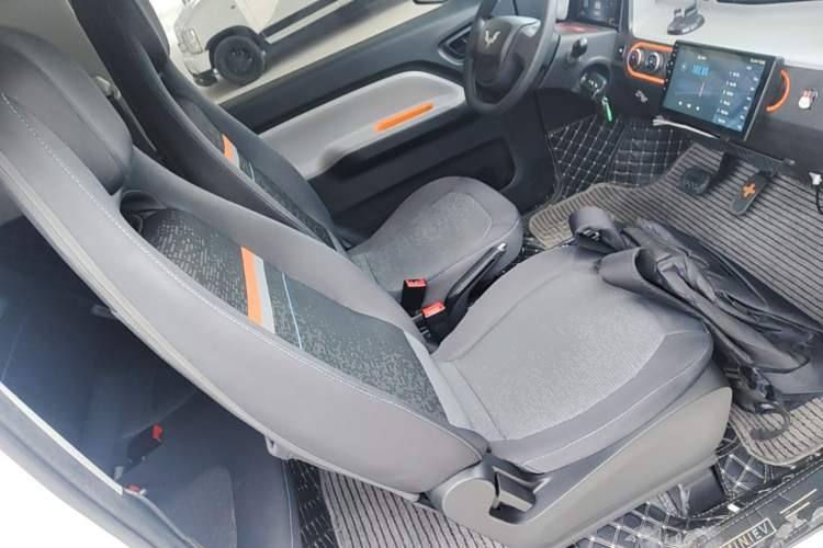 Used Wuling Hongguang MINIEV 2020 Enjoyment Model Lithium Iron Phosphate Right Front Seat