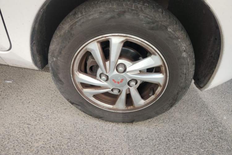 Used Wuling Hongguang MINIEV 2020 Easy Version Lithium-Ion Battery Right Front Wheel Hub