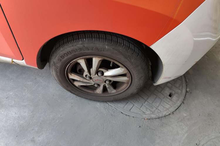 Used Wuling Hongguang MINIEV 2020 Lite Version Lithium Iron Phosphate Right Front Wheel Hub