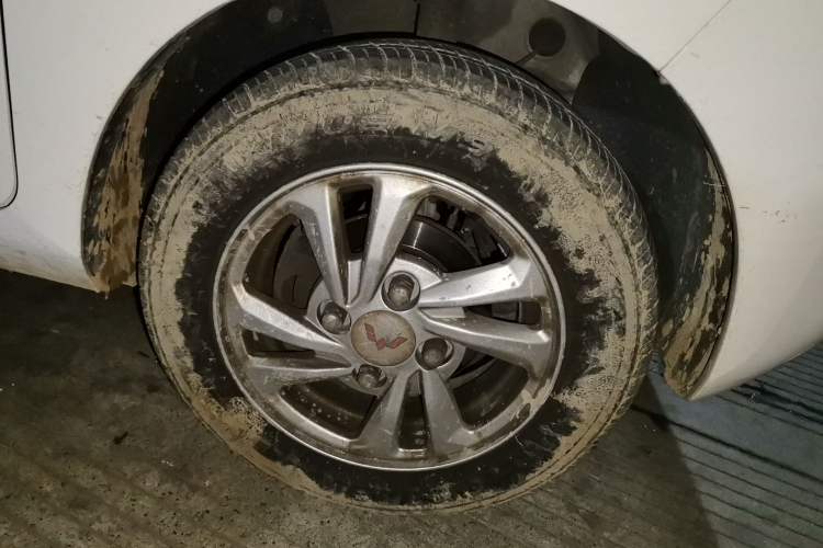 Used Wuling Hongguang MINIEV 2020 Zizai Version Lithium-NMC Right Front Wheel Hub