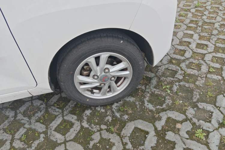 Used Wuling Hongguang MINIEV 2020 Enjoyment Model Lithium Iron Phosphate Right Front Wheel Hub