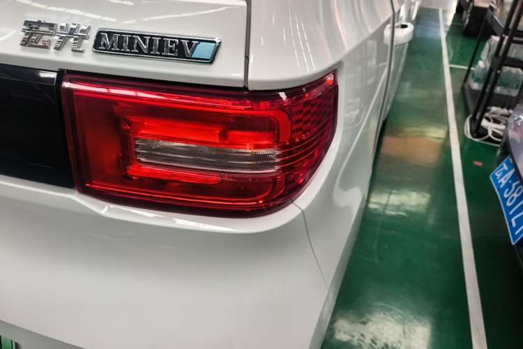 Used Wuling Hongguang MINIEV 2020 Easy Version Lithium-Ion Battery Right Rear Taillight