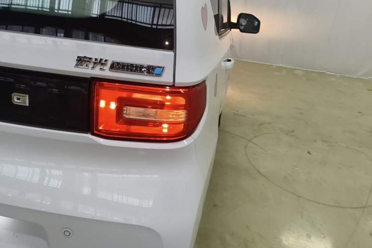 Used Wuling Hongguang MINIEV 2020 Freedom Version Lithium Iron Phosphate Right Rear Taillight