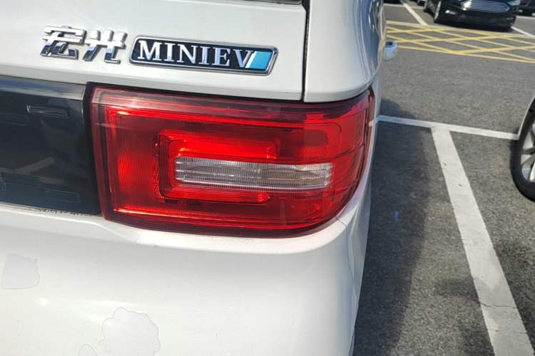 Used Wuling Hongguang MINIEV 2020 Freedom Version Lithium Iron Phosphate Right Rear Taillight