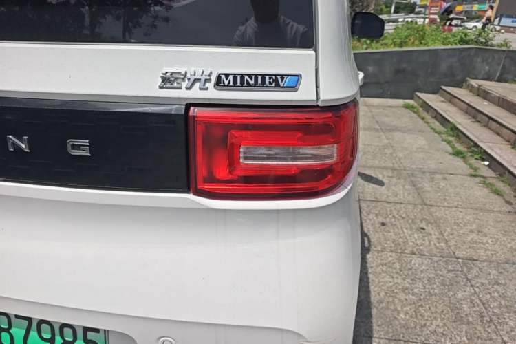 Used Wuling Hongguang MINIEV 2020 Freedom Version Lithium Iron Phosphate Right Rear Taillight
