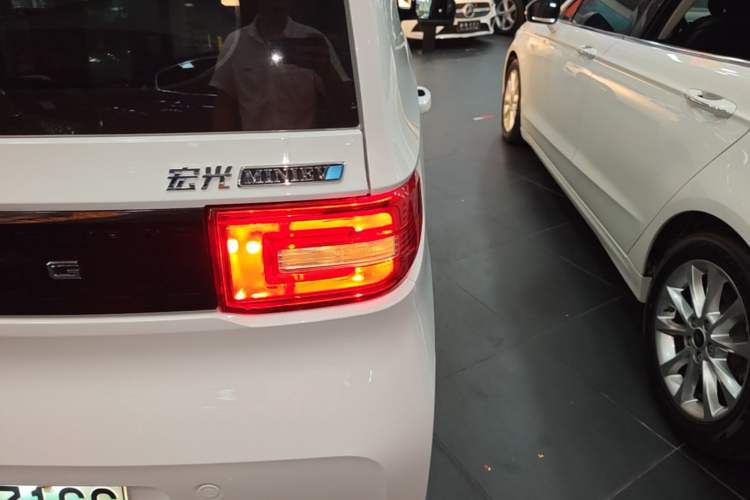 Used Wuling Hongguang MINIEV 2020 Freedom Version Lithium Iron Phosphate Right Rear Taillight