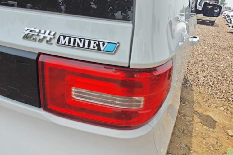 Used Wuling Hongguang MINIEV 2020 Freedom Version Lithium Iron Phosphate Right Rear Taillight