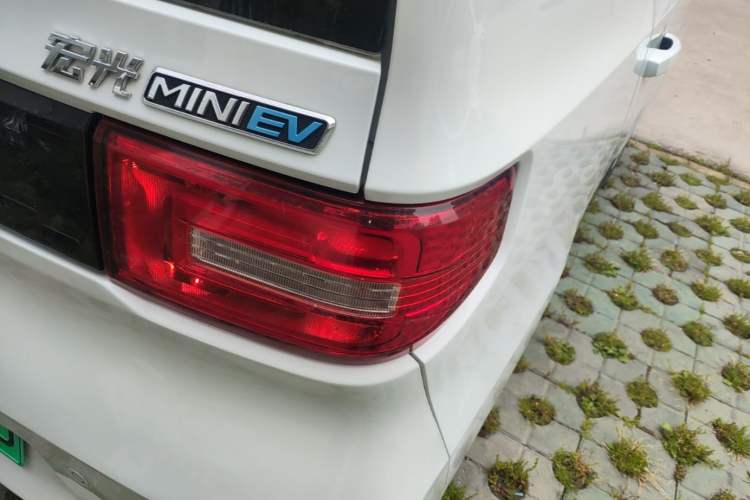 Used Wuling Hongguang MINIEV 2020 Zizai Version Lithium-NMC Right Rear Taillight