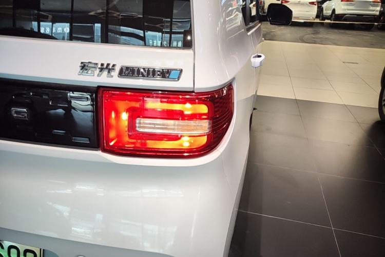 Used Wuling Hongguang MINIEV 2020 Enjoyment Model Lithium Iron Phosphate Right Rear Taillight