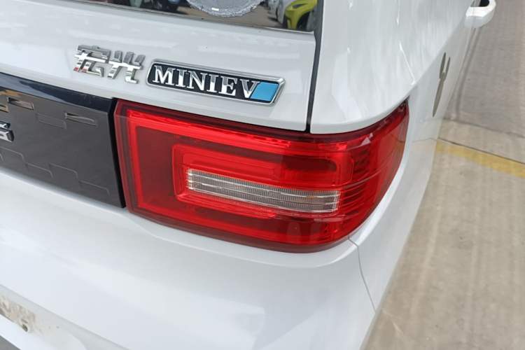 Used Wuling Hongguang MINIEV 2020 Zizai Version Lithium-NMC Right Rear Taillight