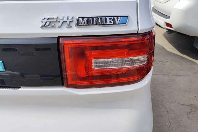 Used Wuling Hongguang MINIEV 2020 Zizai Version Lithium-NMC Right Rear Taillight