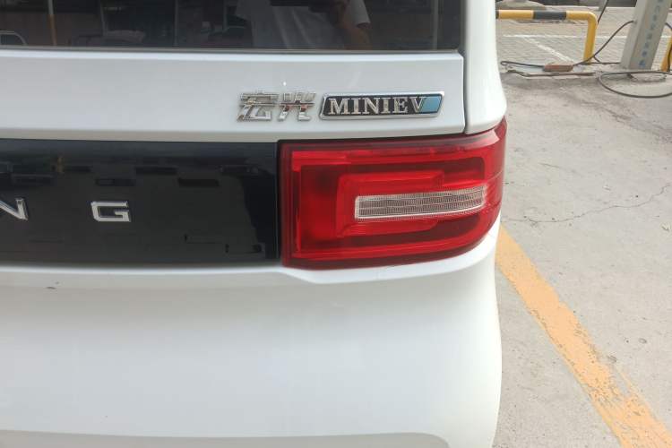 Used Wuling Hongguang MINIEV 2020 Zizai Version Lithium-NMC Right Rear Taillight