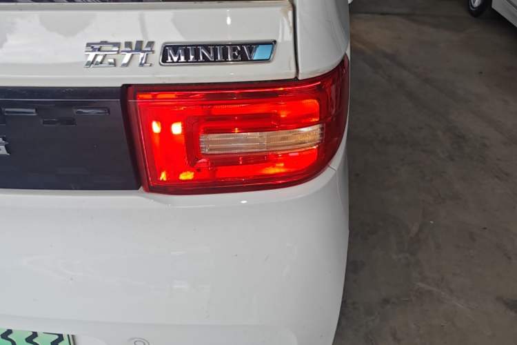 Used Wuling Hongguang MINIEV 2020 Freedom Version Lithium Iron Phosphate Right Rear Taillight