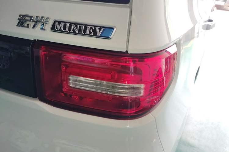 Used Wuling Hongguang MINIEV 2020 Freedom Version Lithium Iron Phosphate Right Rear Taillight