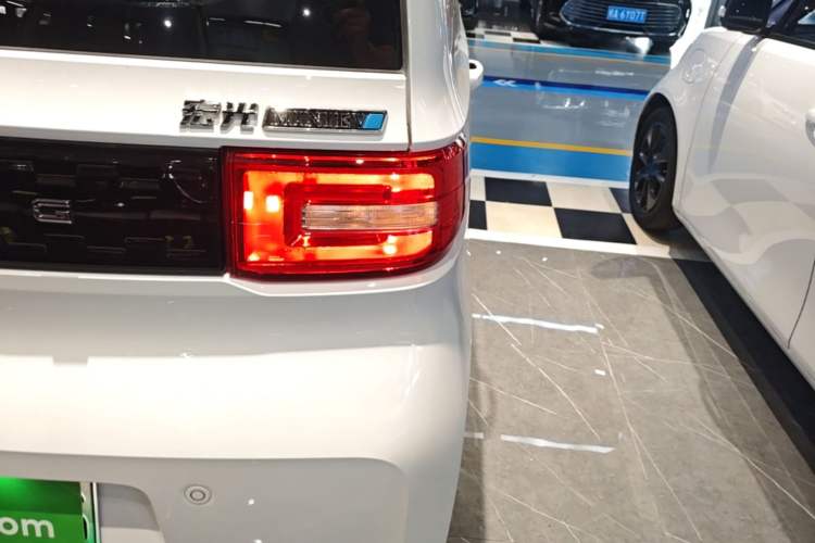 Used Wuling Hongguang MINIEV 2020 Freedom Version Lithium Iron Phosphate Right Rear Taillight