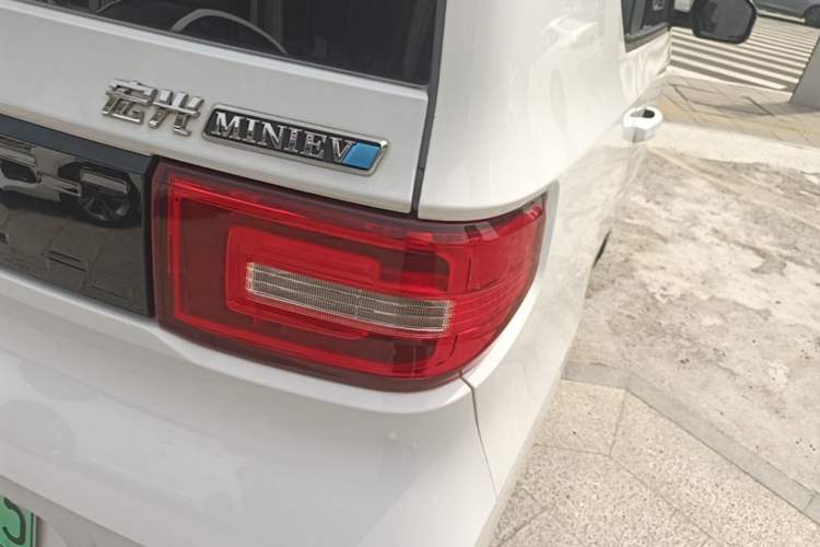 Used Wuling Hongguang MINIEV 2020 Enjoyment Model Lithium Iron Phosphate Right Rear Taillight