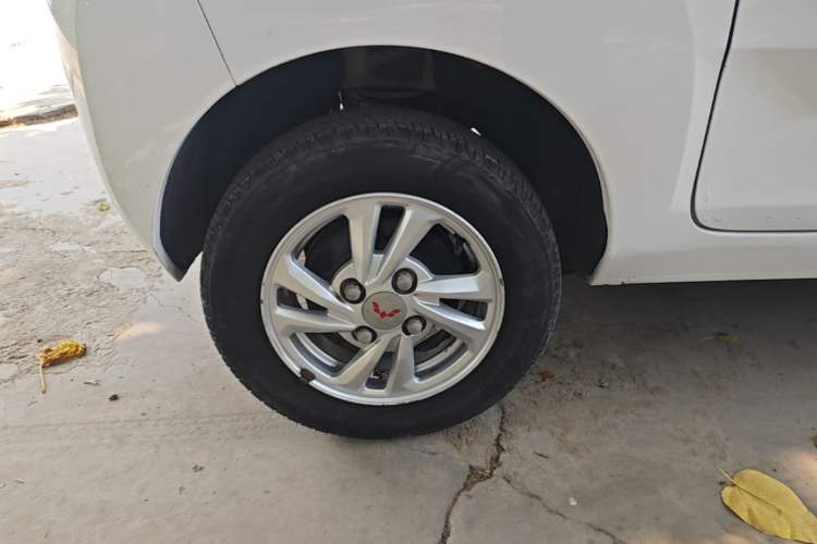 Used Wuling Hongguang MINIEV 2020 Freedom Version Lithium Iron Phosphate Right Rear Wheel Hub