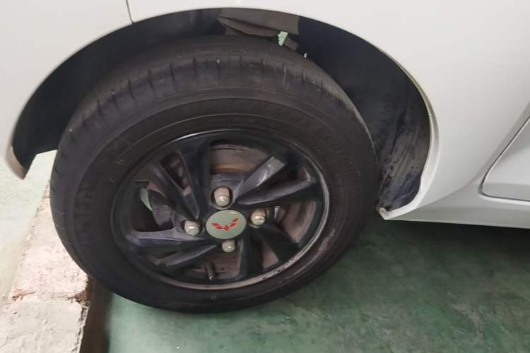 Used Wuling Hongguang MINIEV 2020 Easy Version Lithium-Ion Battery Right Rear Wheel Hub