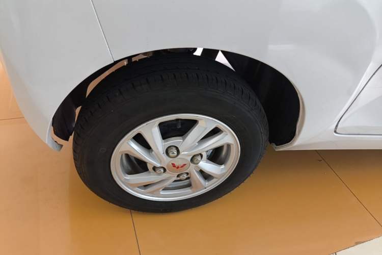Used Wuling Hongguang MINIEV 2020 Zizai Version Lithium-NMC Right Rear Wheel Hub