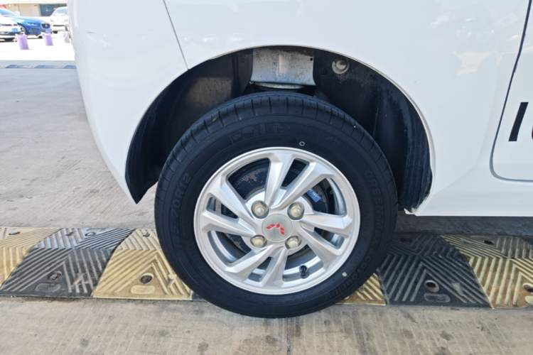Used Wuling Hongguang MINIEV 2020 Zizai Version Lithium-NMC Right Rear Wheel Hub