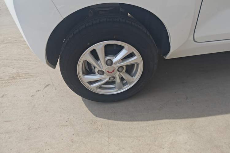 Used Wuling Hongguang MINIEV 2020 Zizai Version Lithium-NMC Right Rear Wheel Hub