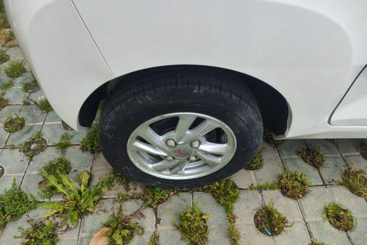 Used Wuling Hongguang MINIEV 2020 Zizai Version Lithium-NMC Right Rear Wheel Hub