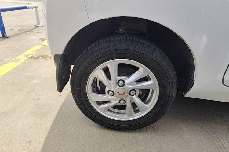 Used Wuling Hongguang MINIEV 2020 Zizai Version Lithium-NMC Right Rear Wheel Hub