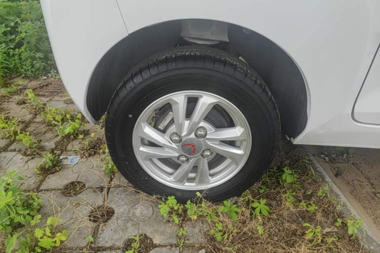 Used Wuling Hongguang MINIEV 2020 Zizai Version Lithium-NMC Right Rear Wheel Hub