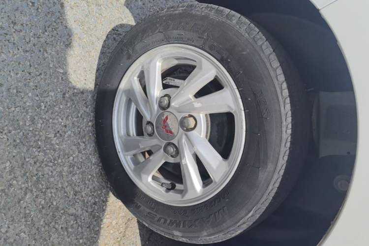 Used Wuling Hongguang MINIEV 2020 Zizai Version Lithium-NMC Right Rear Wheel Hub