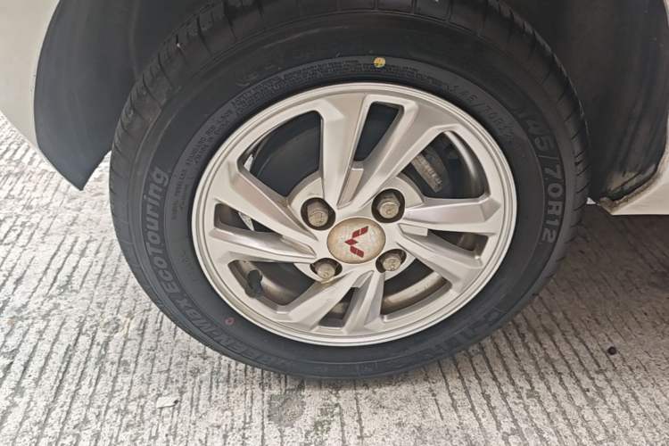 Used Wuling Hongguang MINIEV 2020 Zizai Version Lithium-NMC Right Rear Wheel Hub