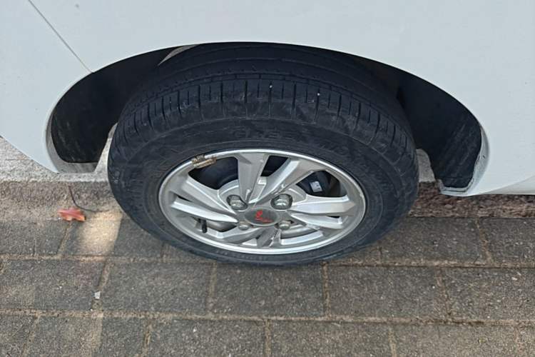 Used Wuling Hongguang MINIEV 2020 Zizai Version Lithium-NMC Right Rear Wheel Hub