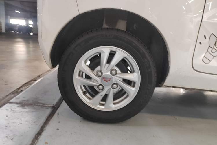 Used Wuling Hongguang MINIEV 2020 Zizai Version Lithium-NMC Right Rear Wheel Hub