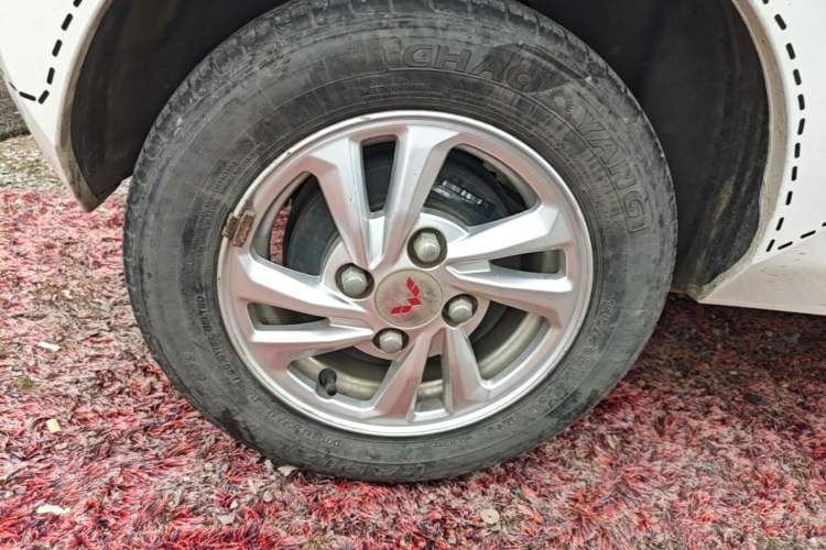 Used Wuling Hongguang MINIEV 2020 Zizai Version Lithium-NMC Right Rear Wheel Hub