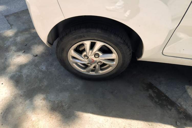 Used Wuling Hongguang MINIEV 2020 Zizai Version Lithium-NMC Right Rear Wheel Hub