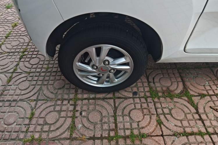Used Wuling Hongguang MINIEV 2020 Zizai Version Lithium-NMC Right Rear Wheel Hub