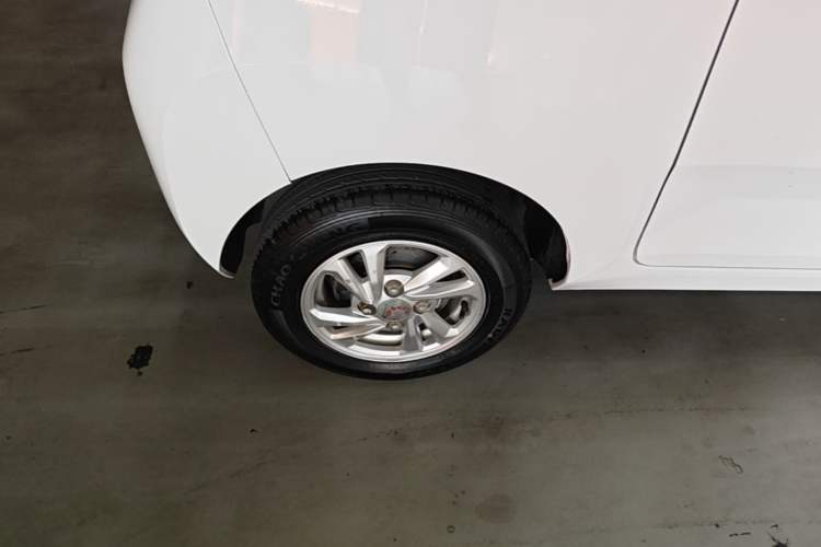 Used Wuling Hongguang MINIEV 2020 Zizai Version Lithium-NMC Right Rear Wheel Hub