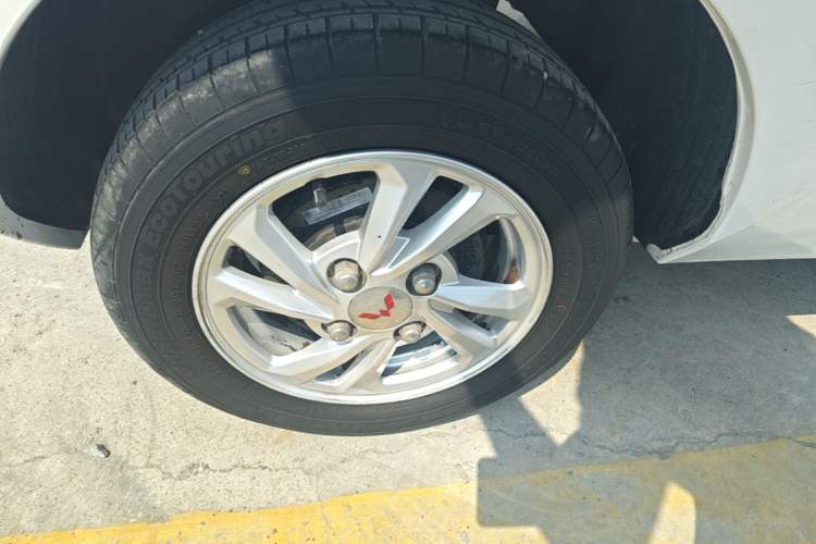 Used Wuling Hongguang MINIEV 2020 Zizai Version Lithium-NMC Right Rear Wheel Hub