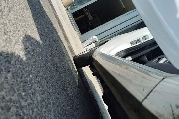 Used Wuling Hongguang MINIEV 2020 Enjoyment Model Lithium Iron Phosphate Right Side Sill