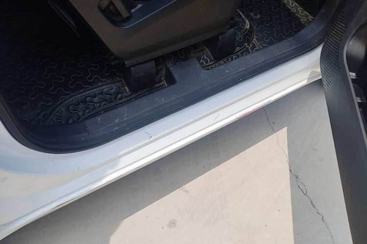 Used Wuling Hongguang MINIEV 2020 Freedom Version Lithium Iron Phosphate Right Side Sill