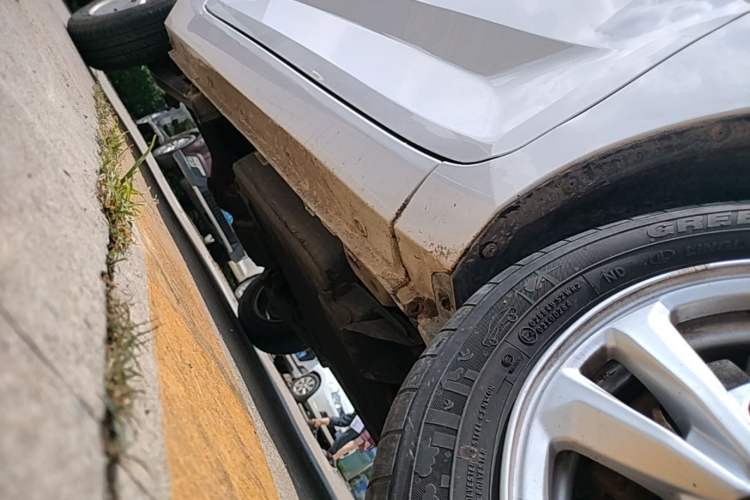 Used Wuling Hongguang MINIEV 2020 Zizai Version Lithium-NMC Right Side Sill