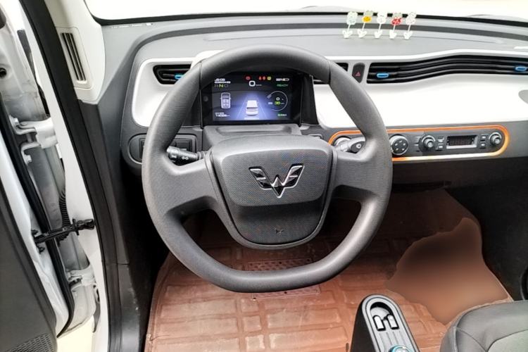 Used Wuling Hongguang MINIEV 2020 Enjoyment Model Lithium Iron Phosphate Steering Wheel
