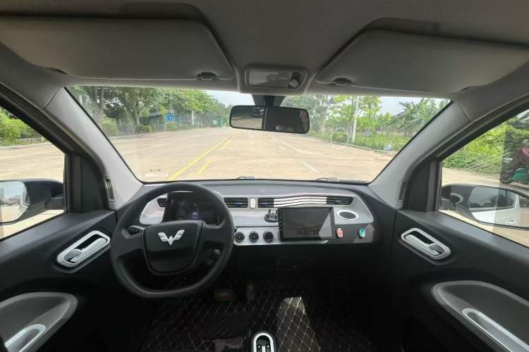 Used Wuling Hongguang MINIEV 2020 Enjoyment Model Lithium Iron Phosphate Steering Wheel
